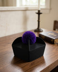 Chapéu Tricórnio Biretta - Preto/Roxo - com Pom Pom