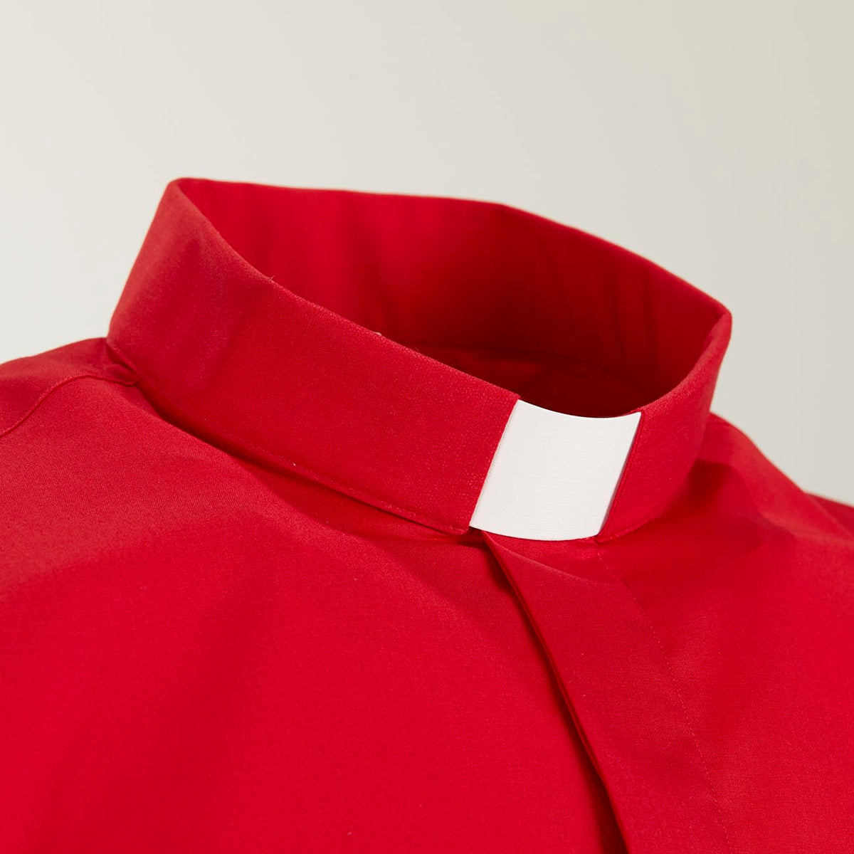 Priesterhemd aus POLYCOTTON – Rot – Römischer – Kurzarm