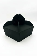 Birett mit 4 Hörnern - Schwarz - mit Pompon